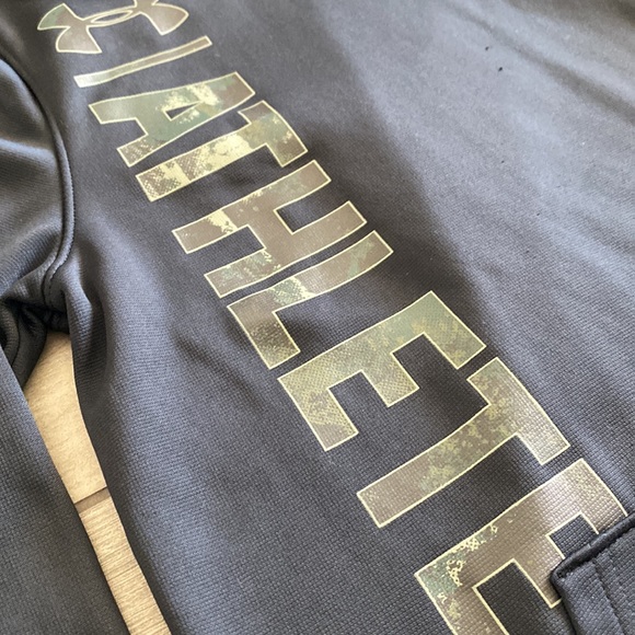 Boys Under Armour Black Hoodie/Pullover with Camo Athlete Graphic - Picture 3 of 10